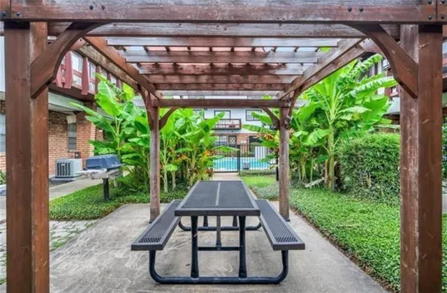 $1,300 | 2305 Cleary Avenue, Unit 224, Metairie, LA 70001