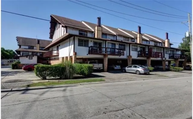 $1,300 | 2305 Cleary Avenue, Unit 224, Metairie, LA 70001