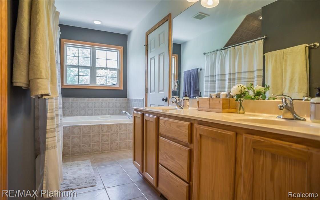 4501 Bentley Lake Road Howell, MI 48843 - Photo 22 of 40 22.jpg