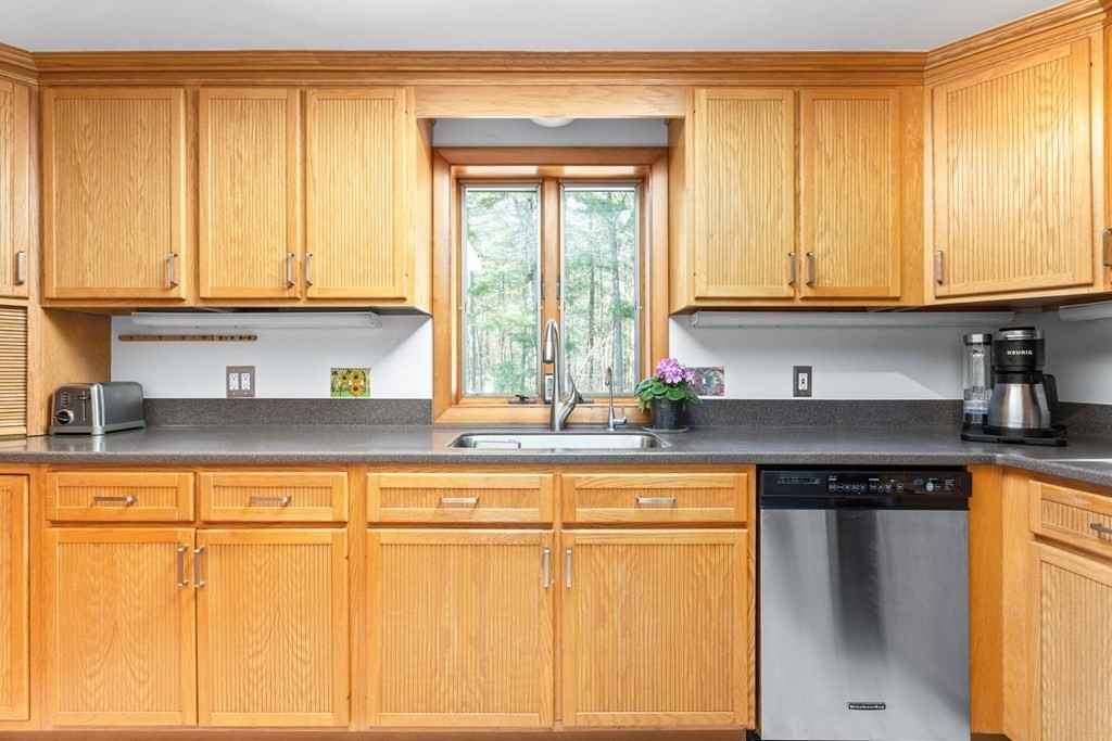 14 Roberta Road Sharon, MA 02067 - Photo 10 of 35 Gallery Image 10