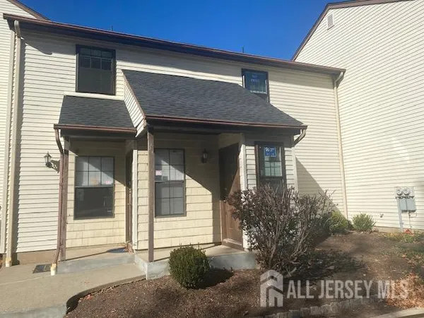 $2,300 | 408 Woodbridge Commons Way, Iselin, NJ 08830
