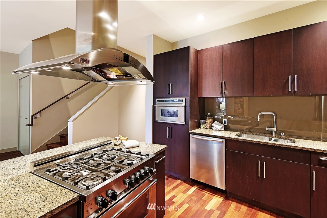 910 Lenora Street, Unit S207 Seattle, WA 98121 - Photo 9 of 25