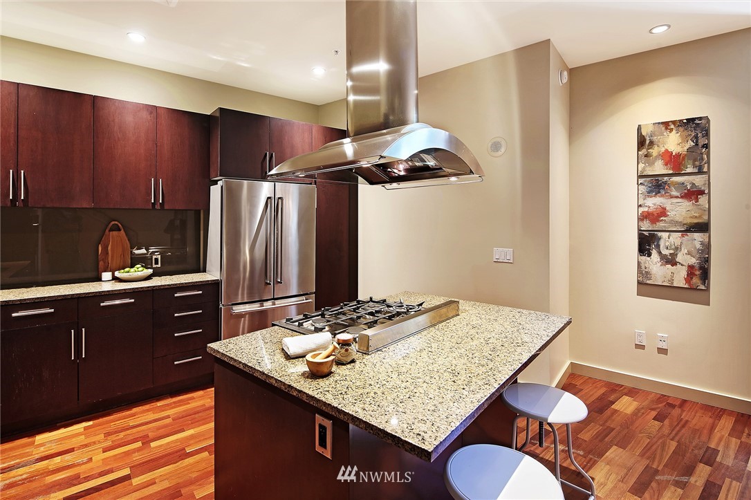 910 Lenora Street, Unit S207 Seattle, WA 98121 - Photo 10 of 25