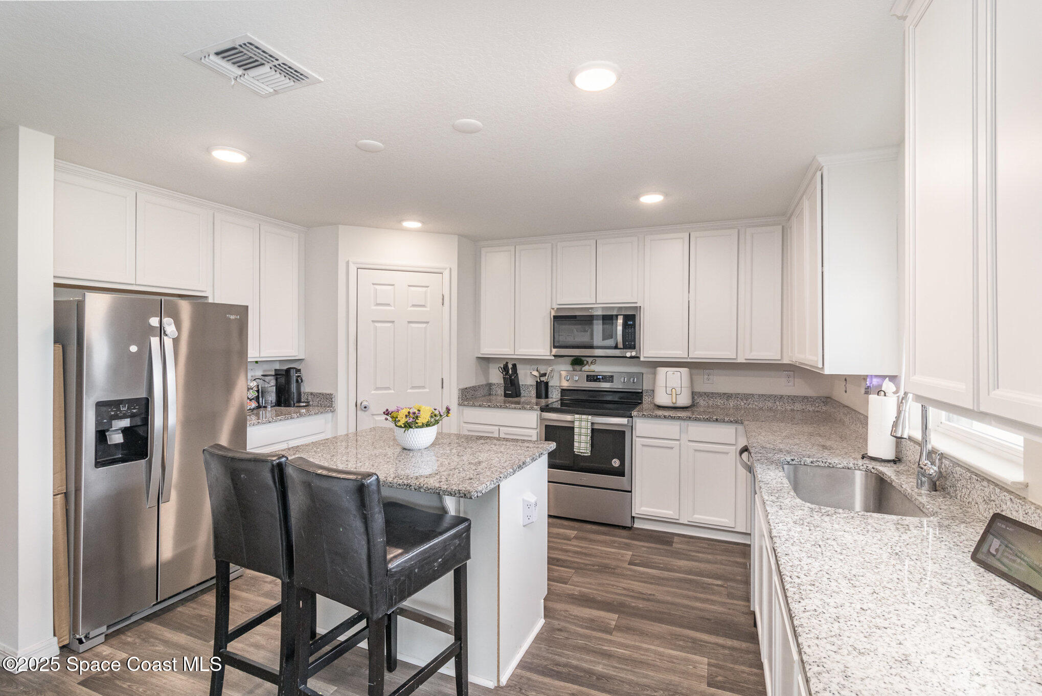 1043 Corbin Circle Southwest Palm Bay, FL 32908 - Photo 10 of 30 009_img_7609-edit_597