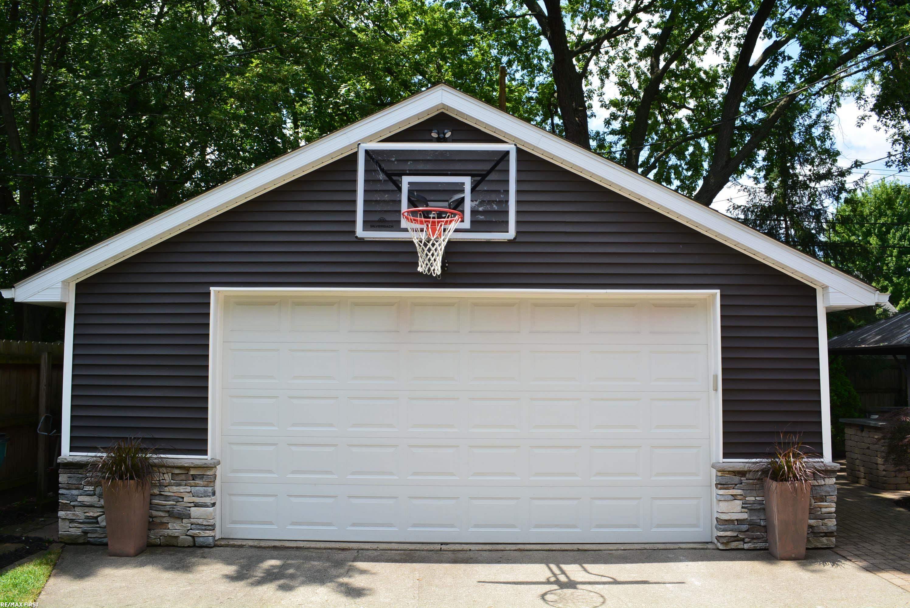 2675 Cumberland Road Berkley, MI 48072 - Photo 48 of 50 50148233-39154645-113a-4261-9d95-c56356666ff0.JPG
