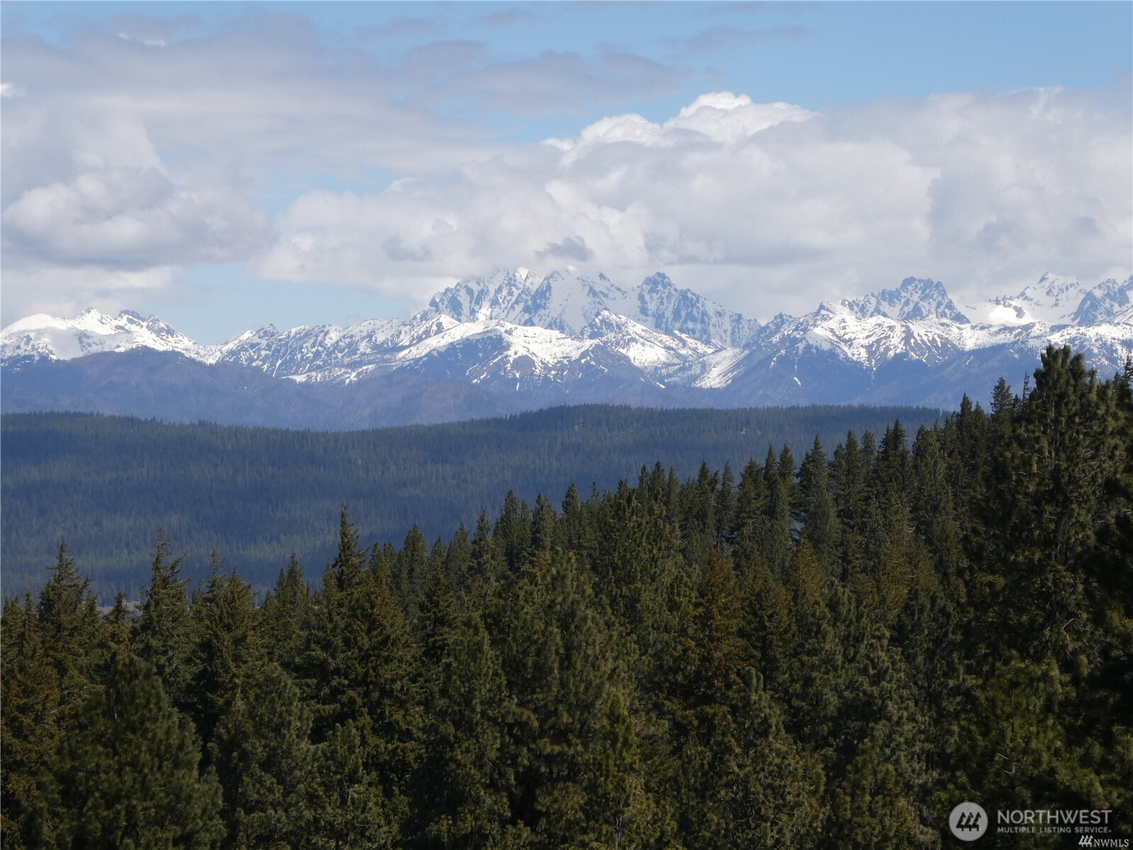 831 Horse Heaven Road Cle Elum, WA 98922 - Photo 3 of 32 a view of a city