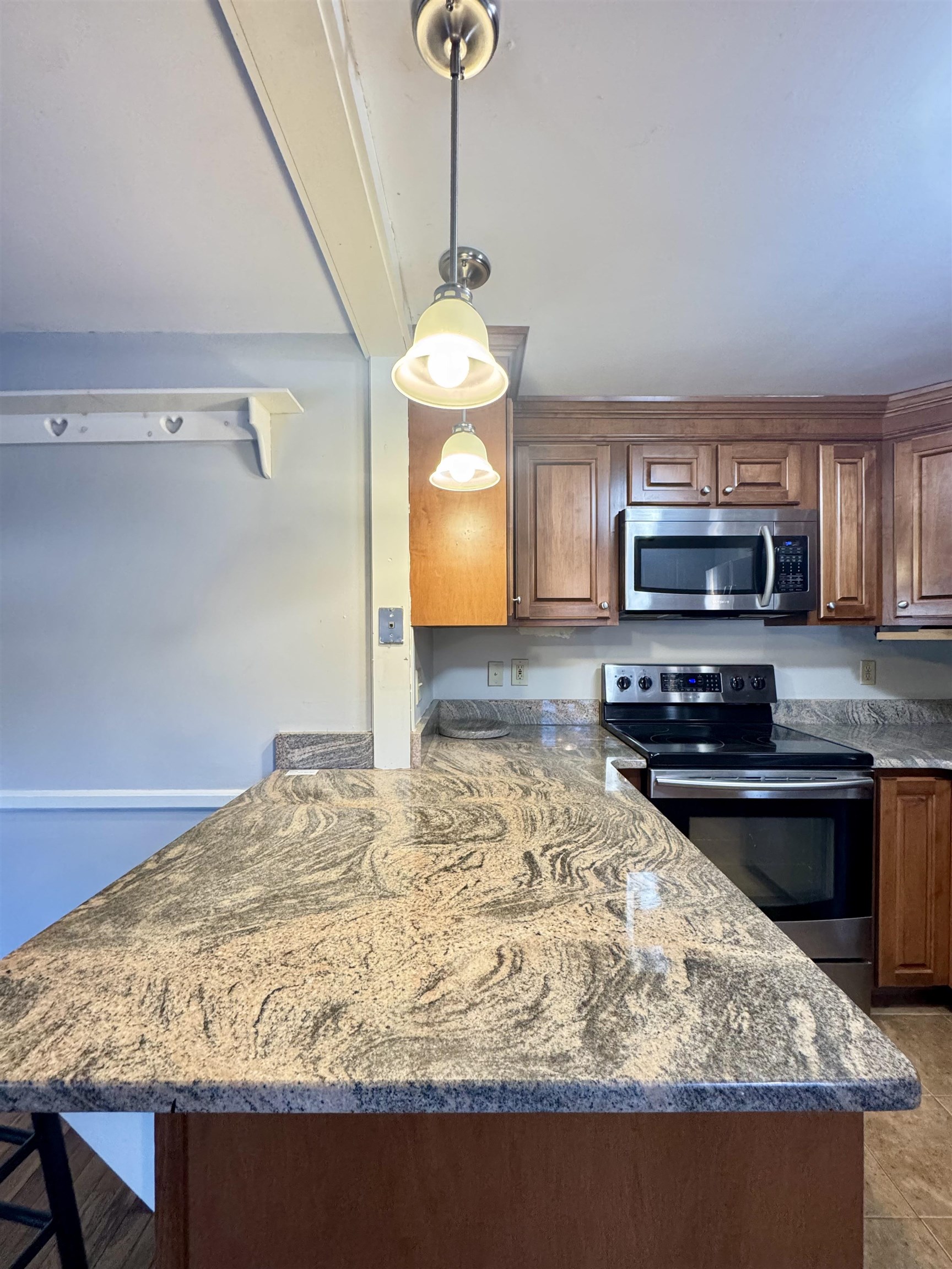 264 North Street Manchester, NH 03104 - Photo 11 of 60