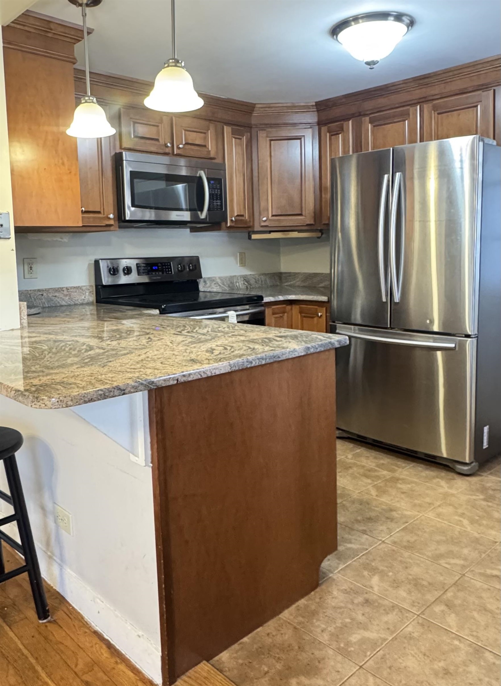 264 North Street Manchester, NH 03104 - Photo 14 of 60