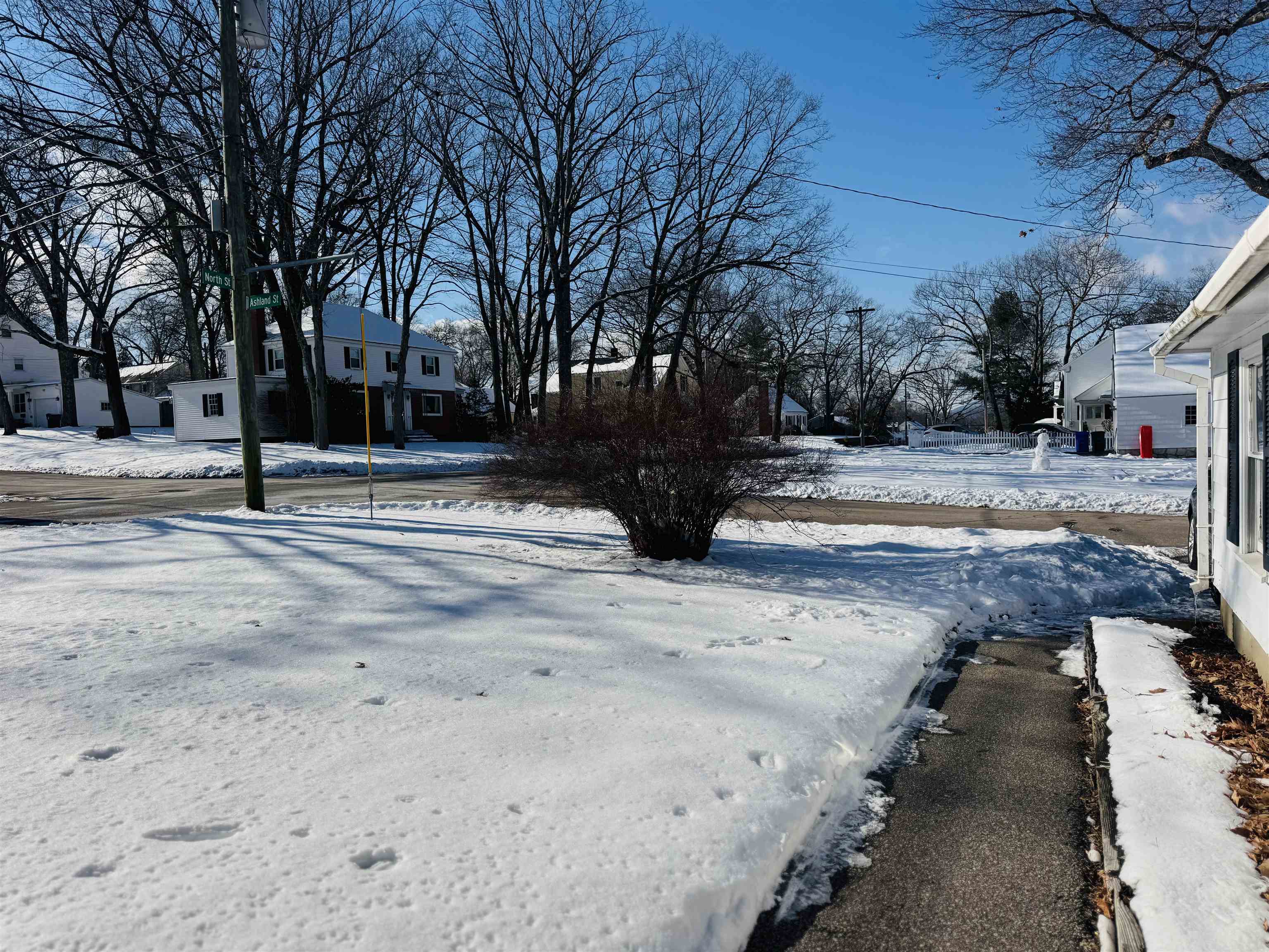 264 North Street Manchester, NH 03104 - Photo 2 of 60