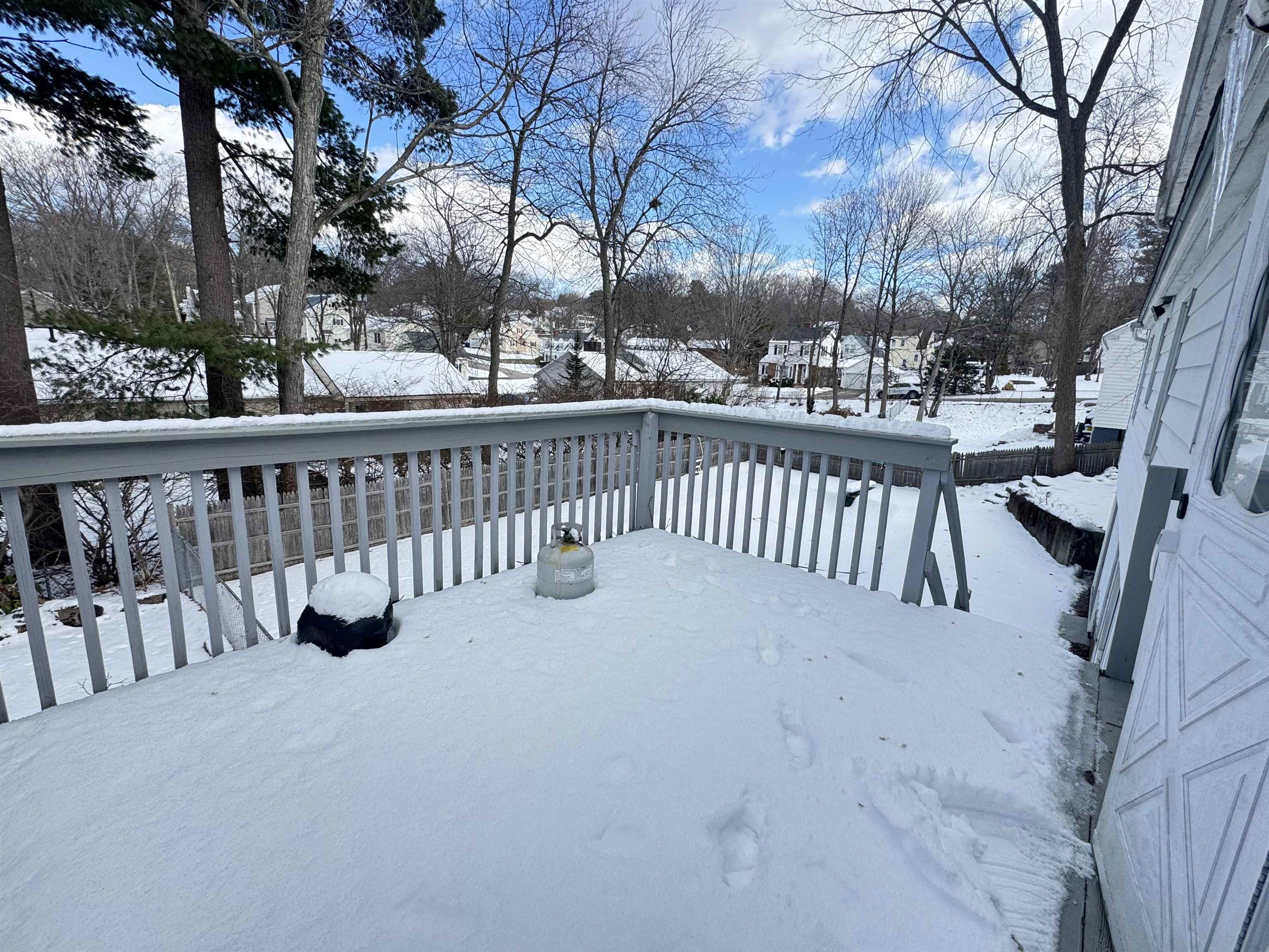 264 North Street Manchester, NH 03104 - Photo 5 of 60