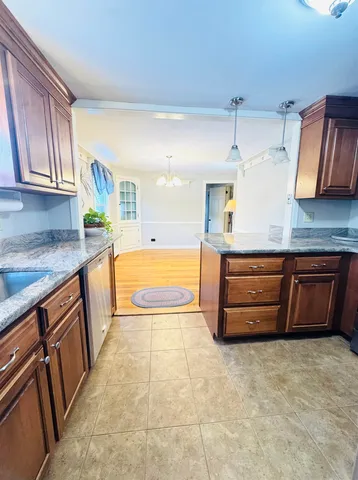 $525,000 | 264 North Street, Manchester, NH 03104