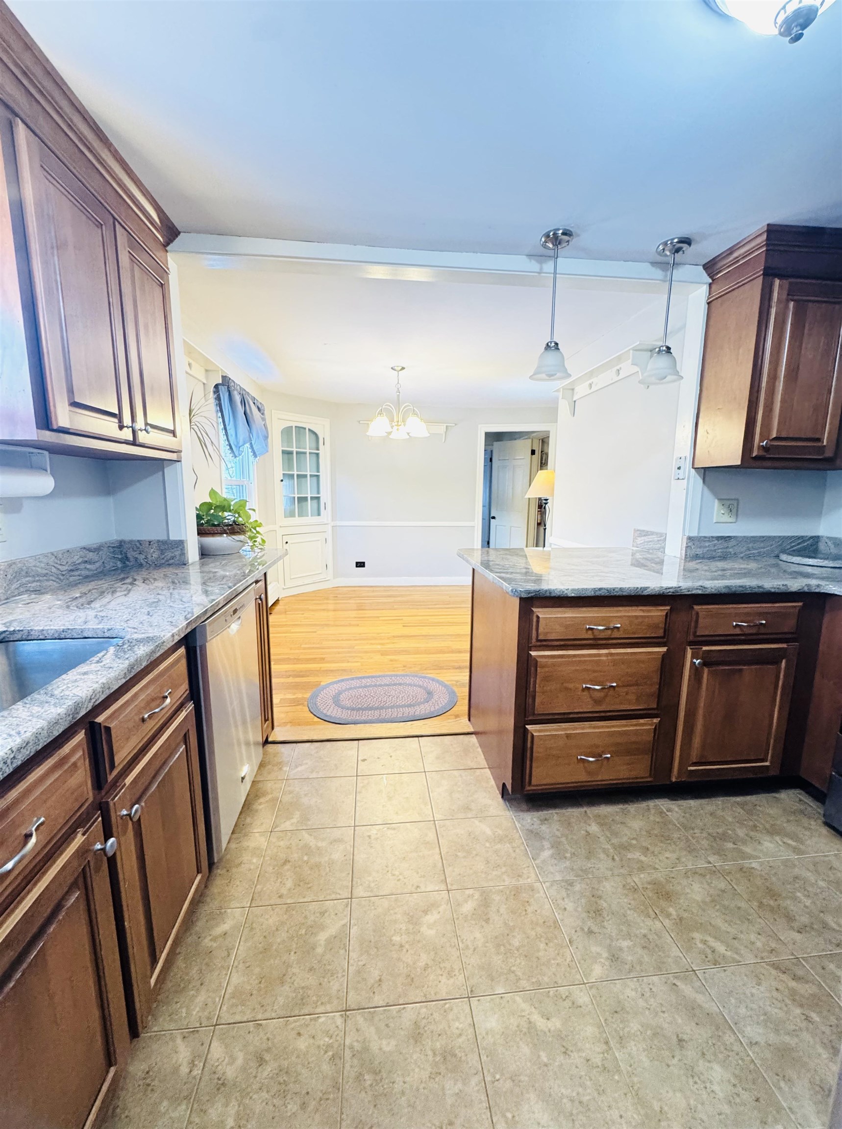 264 North Street Manchester, NH 03104 - Photo 6 of 60