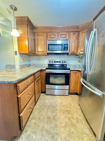 $525,000 | 264 North Street, Manchester, NH 03104