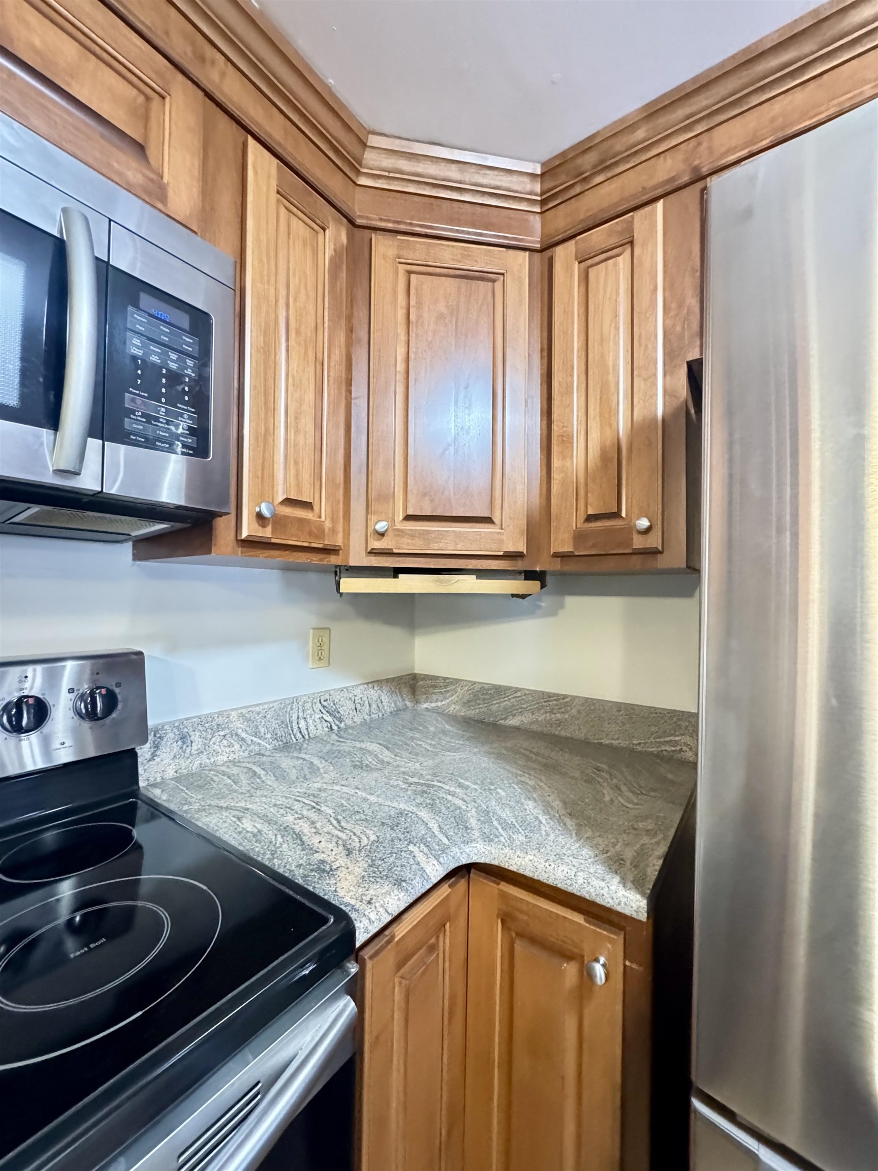 264 North Street Manchester, NH 03104 - Photo 8 of 60