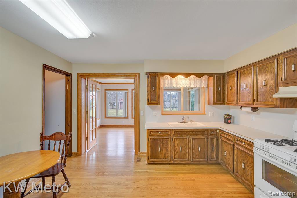 2140 Elmcrest Road Sterling Heights, MI 48310 - Photo 9 of 42