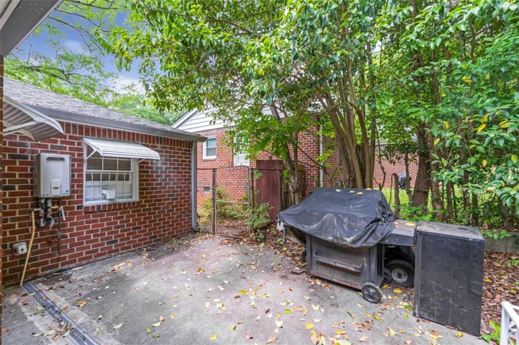 1766 Brewer Boulevard Southwest Atlanta, GA 30310 - Photo 21 of 30 a view of a backyard with a barn and a large tree