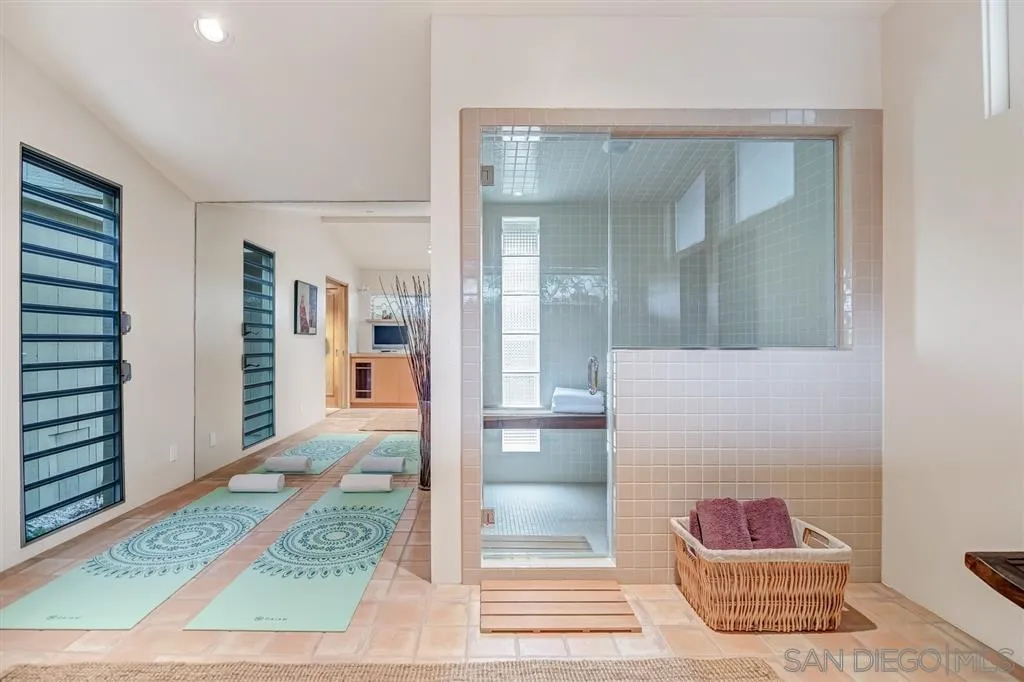 1615 Lugano Lane Del Mar, CA 92014 - Photo 9 of 25 a living room with a rug