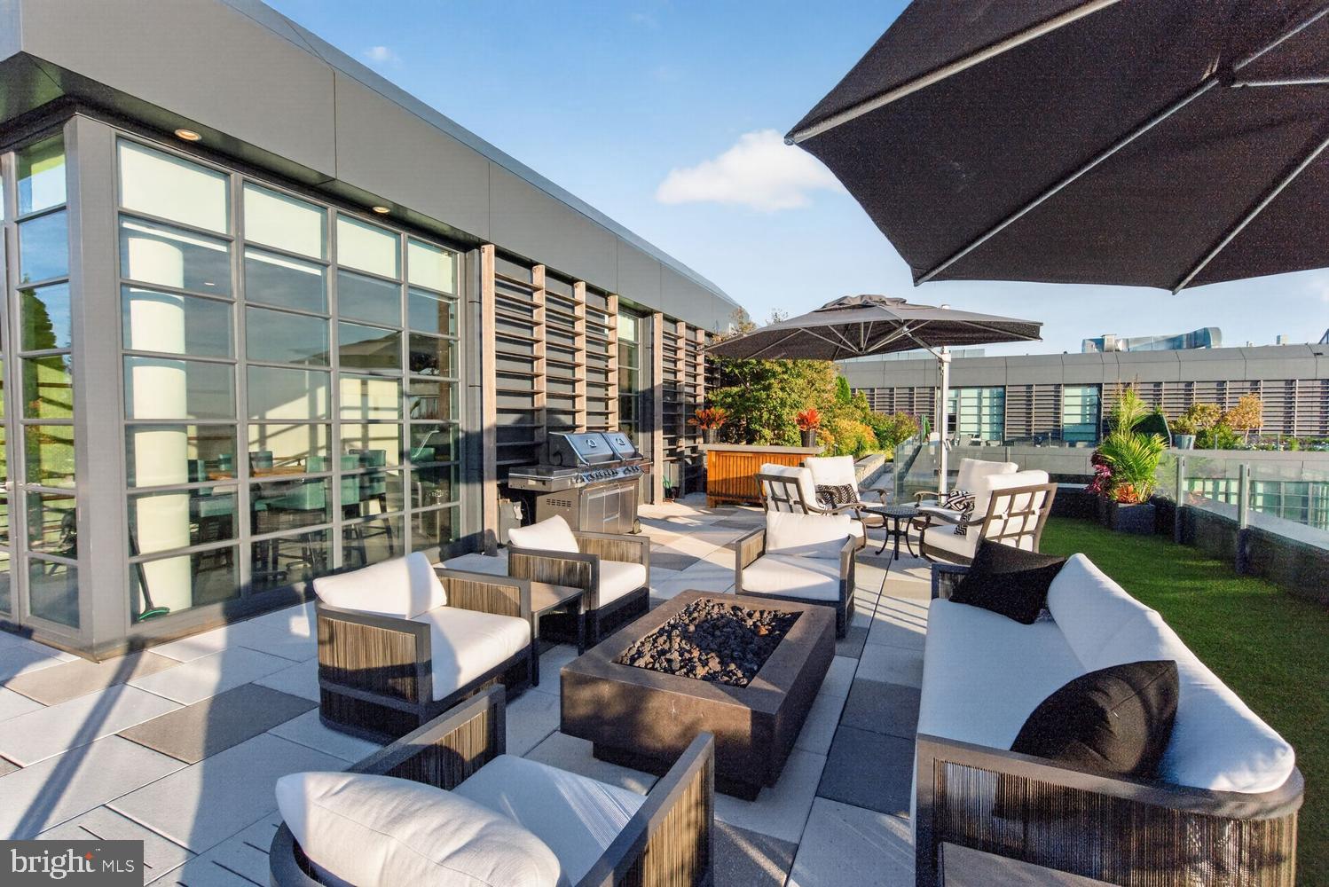 45 Sutton Square Southwest, Unit PH01 Washington, DC 20024 - Photo 4 of 87 Expansive outdoor living & dining - est. 2050sf