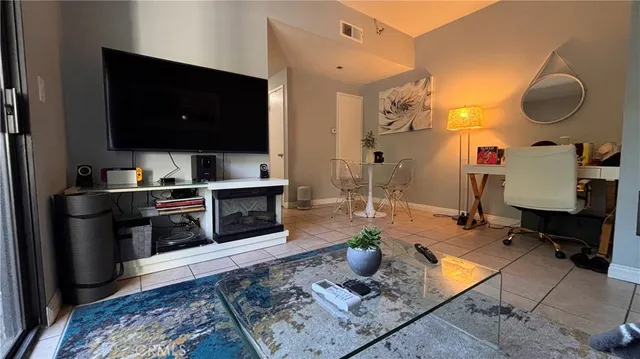 $375,000 | 720 West 4th Street, Unit 114, Long Beach, CA 90802