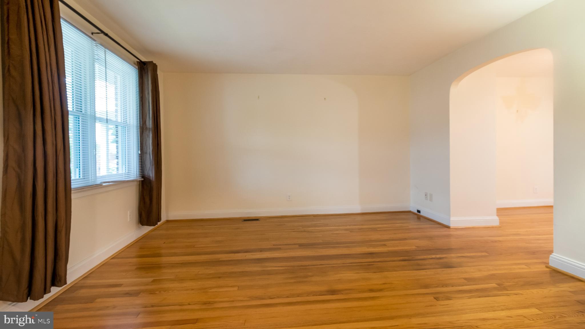 3828 Monterey Road Baltimore, MD 21218 - Photo 6 of 36 Living Room