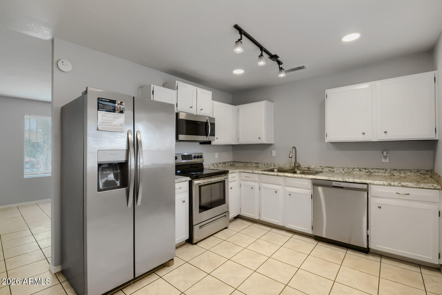 4648 East Alta Vista Road Phoenix, AZ 85042 - Photo 11 of 29 4648 E Alta Vista Rd - Web Quality - 011