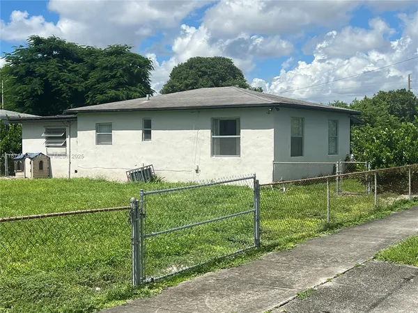 a view of a yard and front view of a house