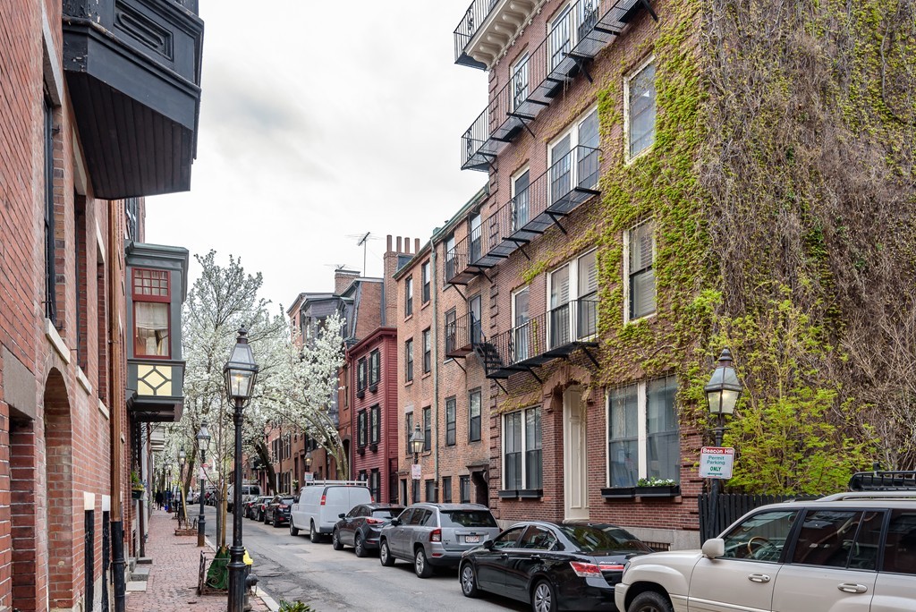 23 Pinckney Street, Unit 4 Boston, MA 02114 - Photo 2 of 13