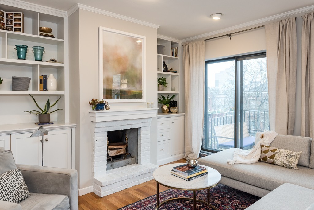 23 Pinckney Street, Unit 4 Boston, MA 02114 - Photo 3 of 13
