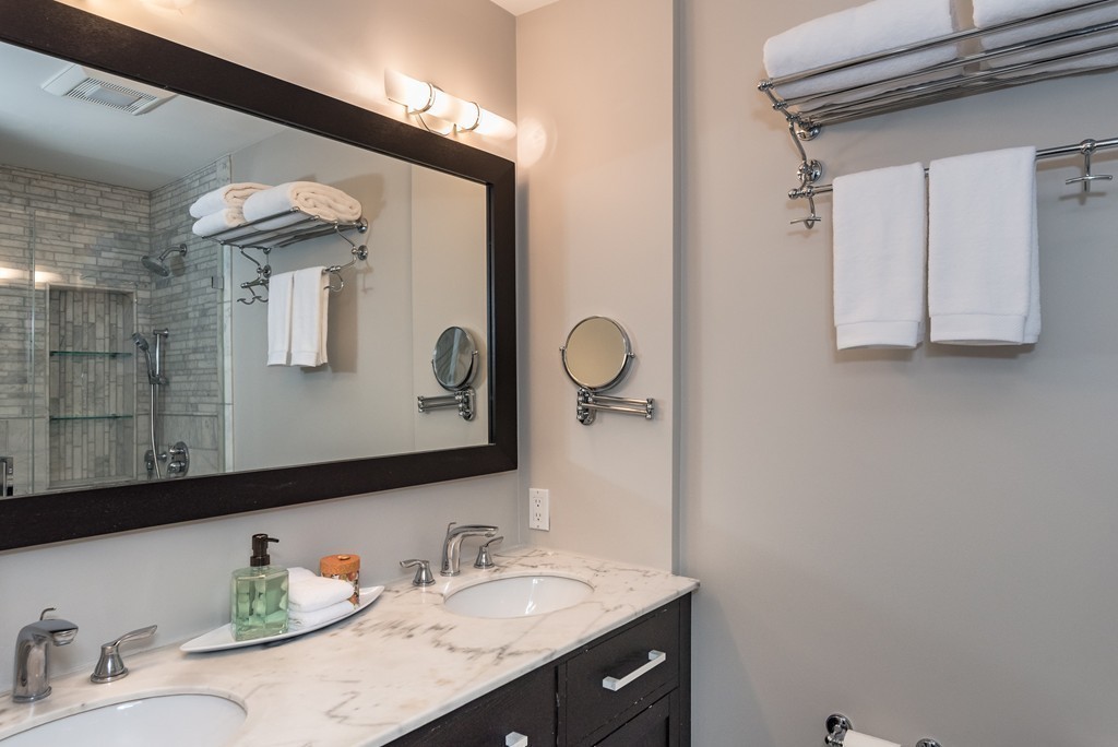 23 Pinckney Street, Unit 4 Boston, MA 02114 - Photo 8 of 13