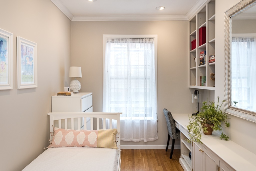 23 Pinckney Street, Unit 4 Boston, MA 02114 - Photo 9 of 13
