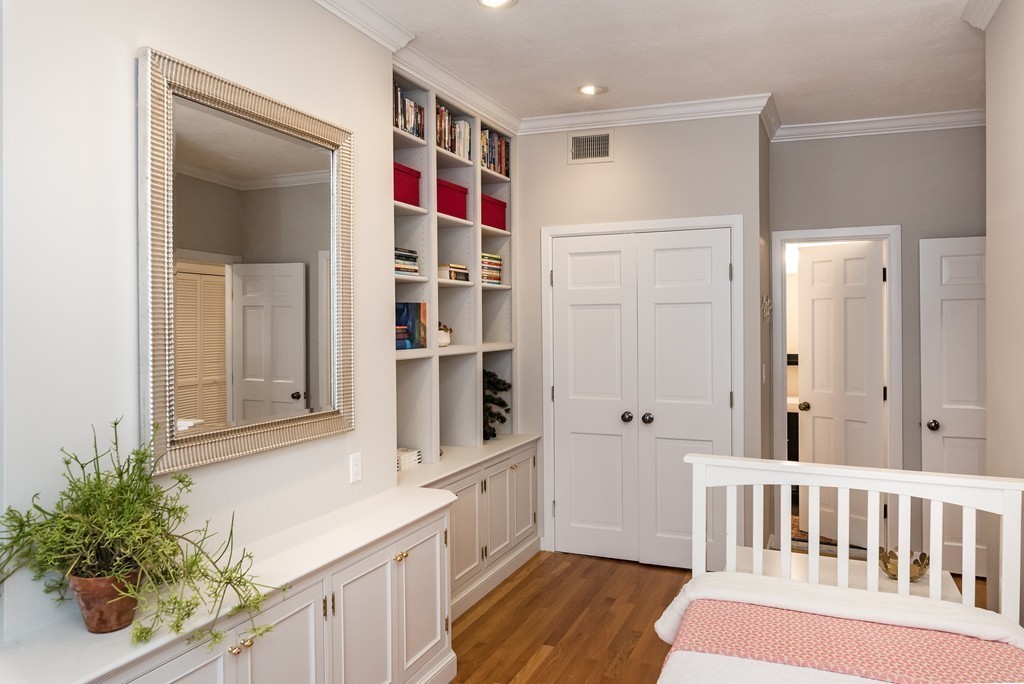 23 Pinckney Street, Unit 4 Boston, MA 02114 - Photo 10 of 13