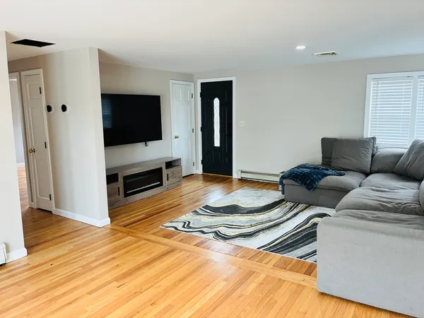 $4,000 | 28 Etna Road, Dedham, MA 02026