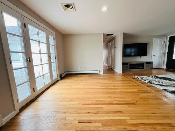 $4,000 | 28 Etna Road, Dedham, MA 02026