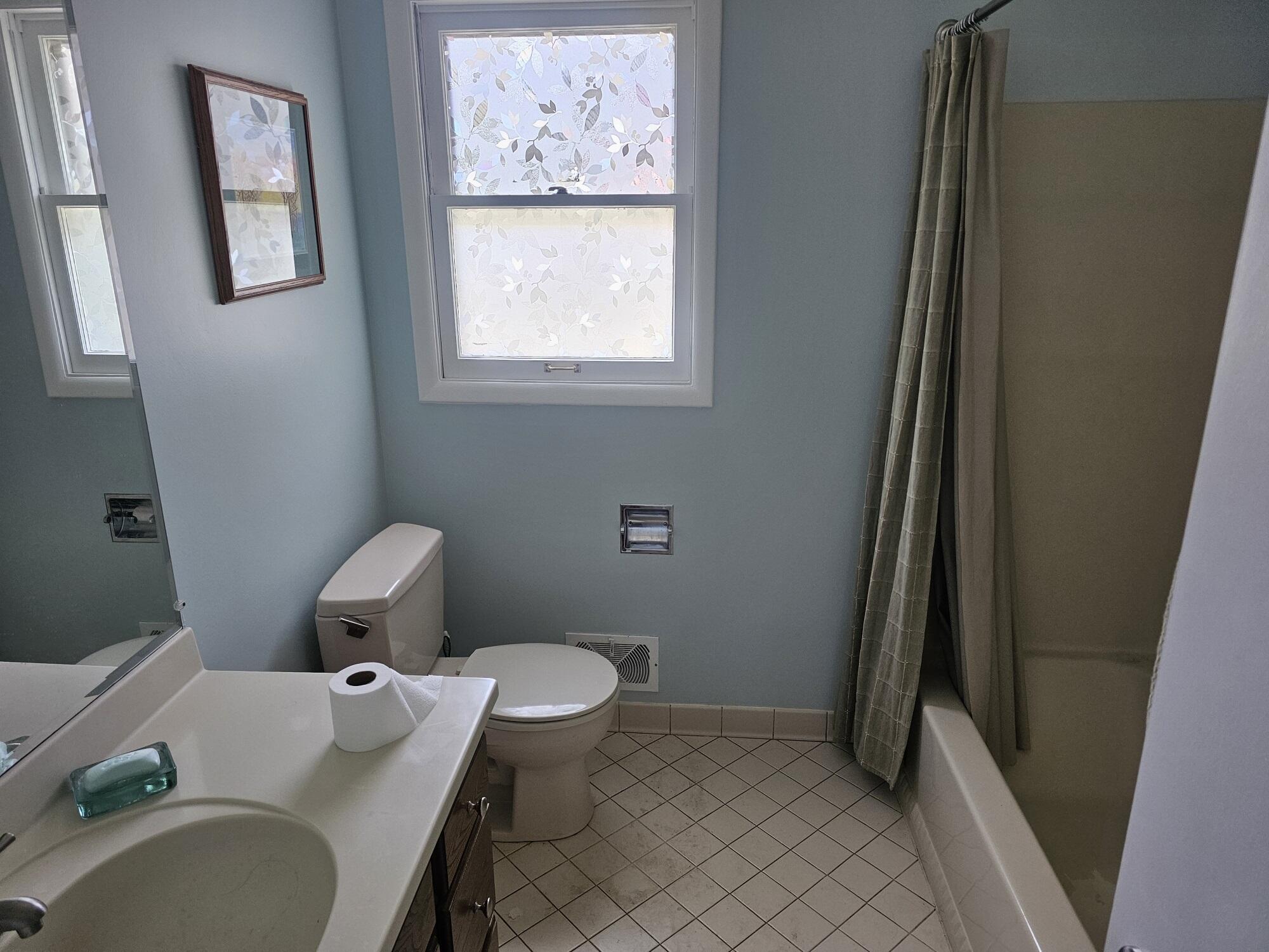 1307 Northampton Road Kalamazoo, MI 49006 - Photo 3 of 7 2