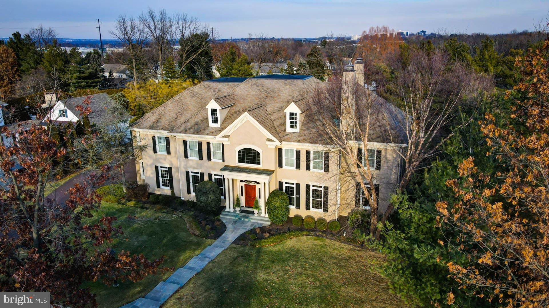 1049 Whitegate Road Wayne, PA 19087 - Photo 3 of 52