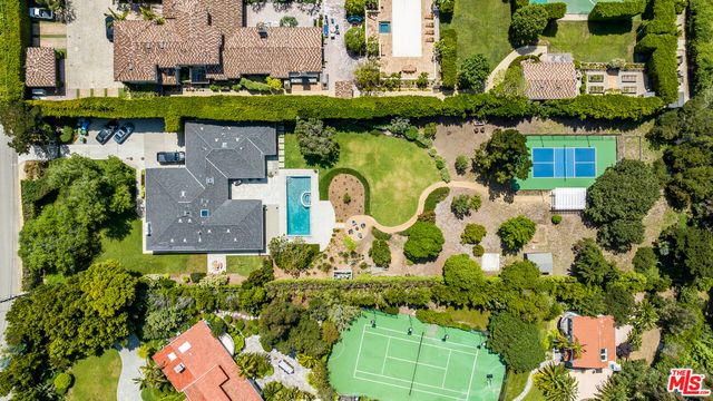 a view of a chairs and table in the yard