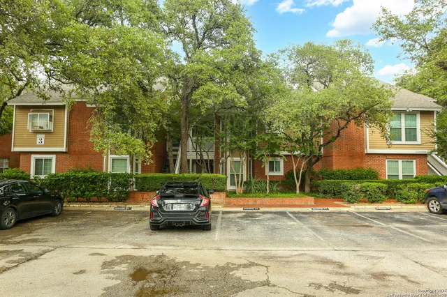 $1,325 | 13130 Blanco Road, Unit 301, San Antonio, TX 78216