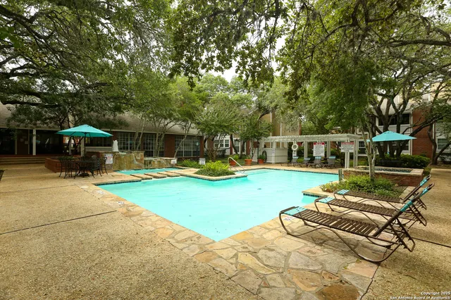 $1,325 | 13130 Blanco Road, Unit 301, San Antonio, TX 78216
