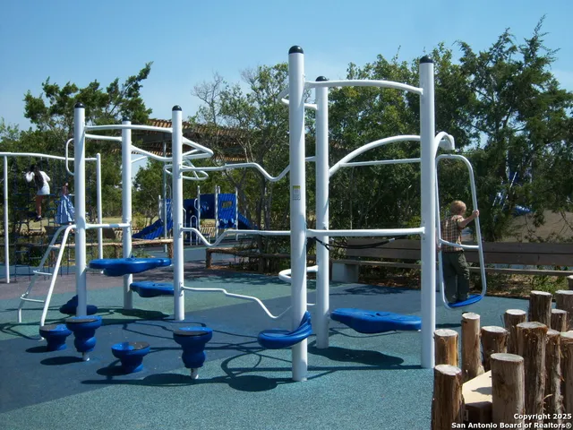 $1,325 | 13130 Blanco Road, Unit 301, San Antonio, TX 78216