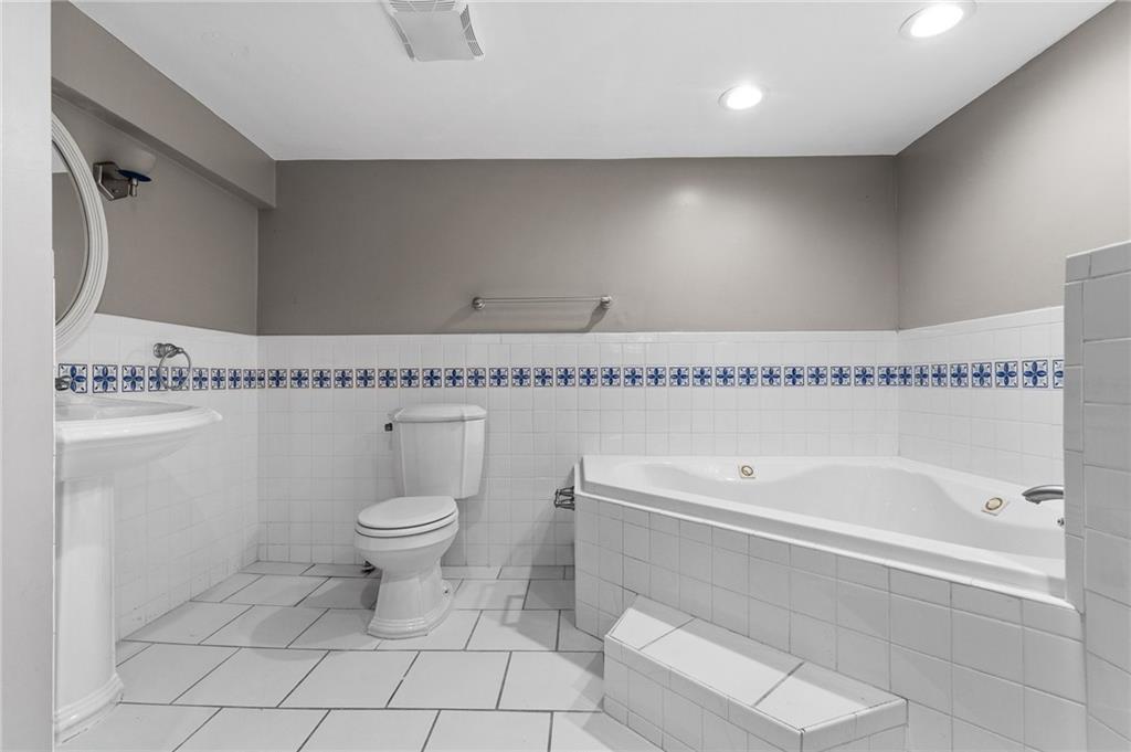 1121 Broughton Road Pittsburgh, PA 15236 - Photo 21 of 27 Gallery Image 21