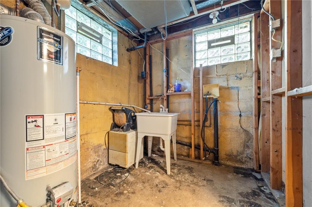 1121 Broughton Road Pittsburgh, PA 15236 - Photo 23 of 27 Gallery Image 23