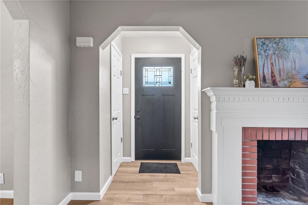 1121 Broughton Road Pittsburgh, PA 15236 - Photo 5 of 27 Gallery Image 5