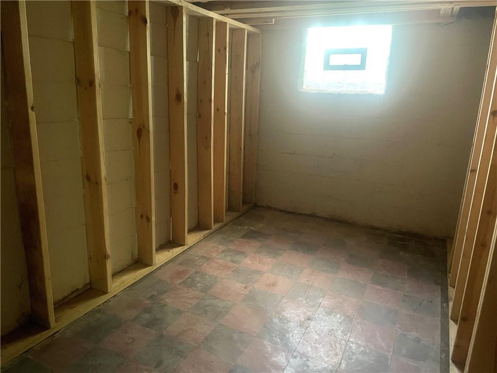 315 Spruce Street Butler, PA 16001 - Photo 33 of 38 an empty room with windows