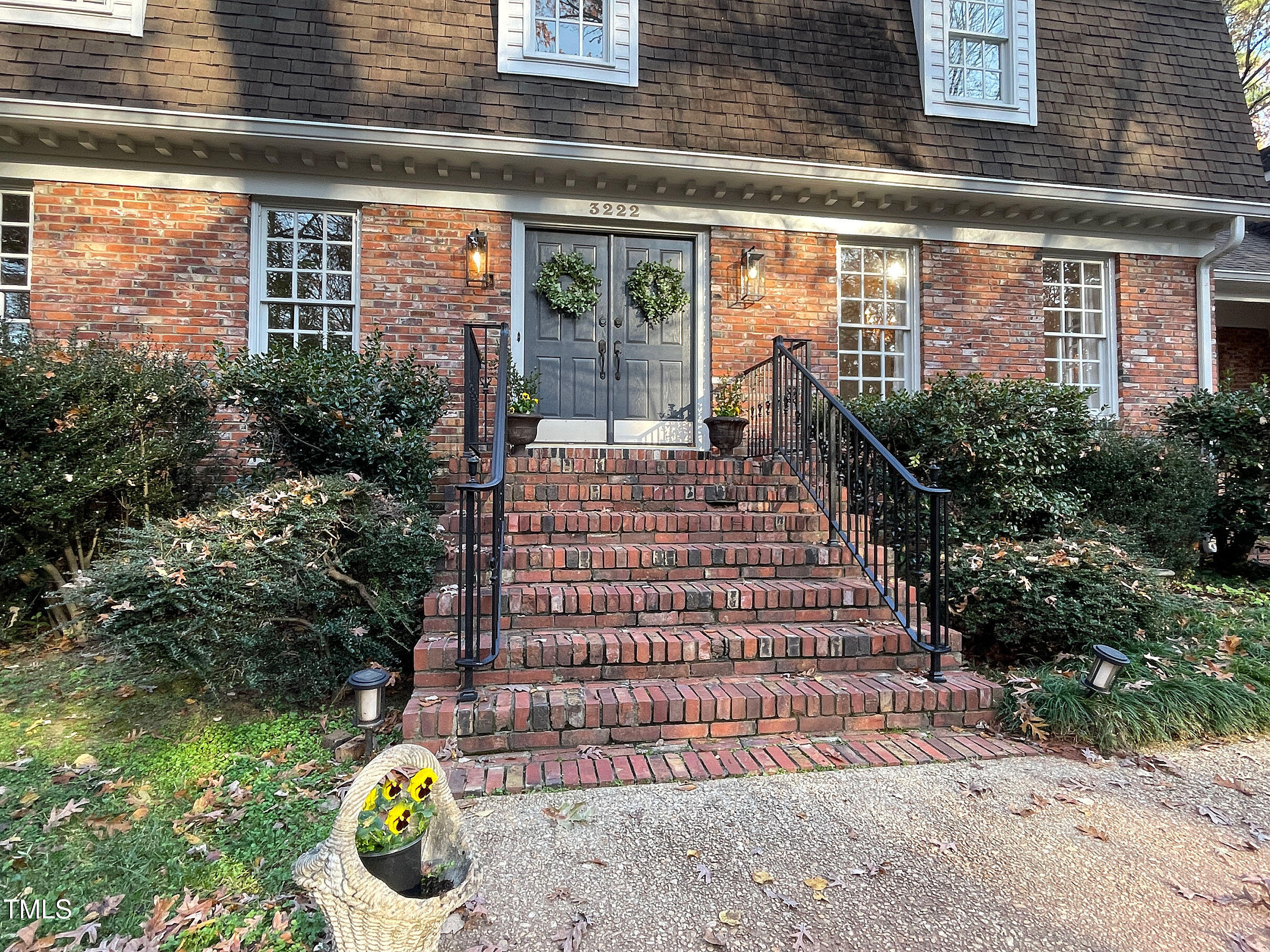 3222 Sussex Road Raleigh, NC 27612 - Photo 5 of 54 20241129_201155624_iOS