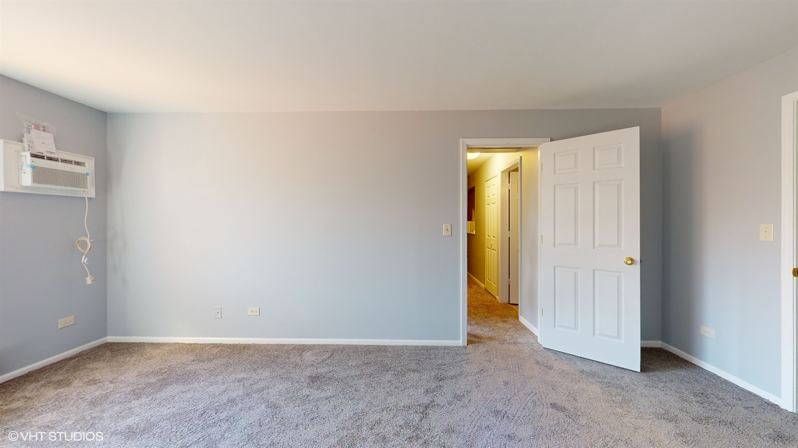 651 South Virginia Road, Unit 326 Crystal Lake, IL 60014 - Photo 18 of 26 an empty room with a bathroom and a sink