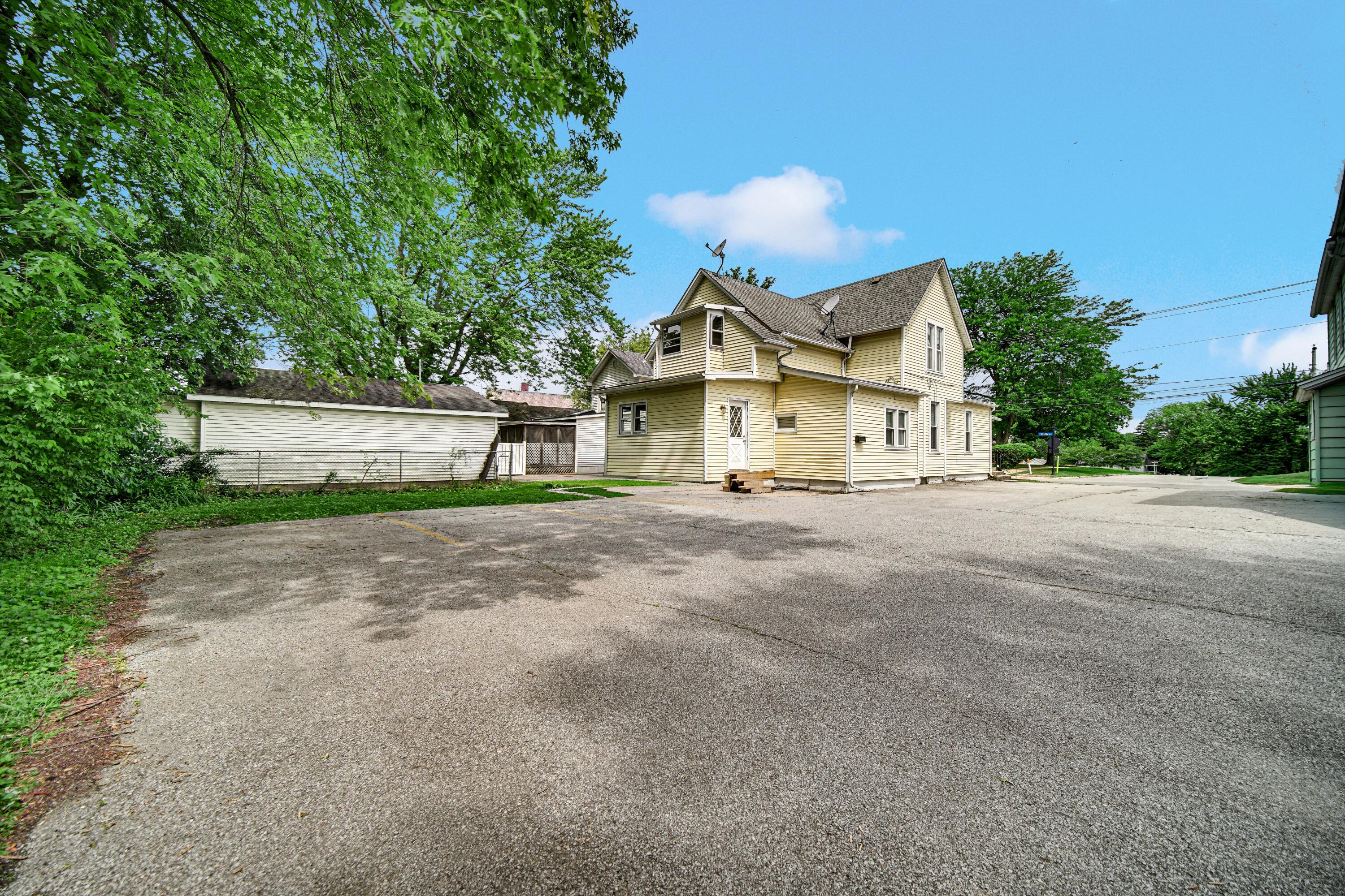 217 East North Street Crown Point, IN 46307 - Photo 2 of 13 3000x2000