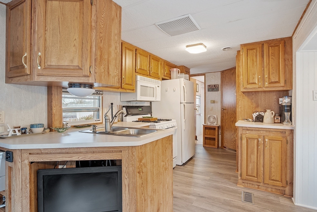 895 Flat Hill Road Lunenburg, MA 01462 - Photo 18 of 28