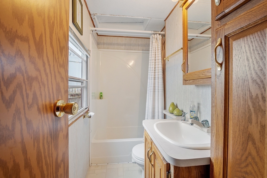 895 Flat Hill Road Lunenburg, MA 01462 - Photo 25 of 38