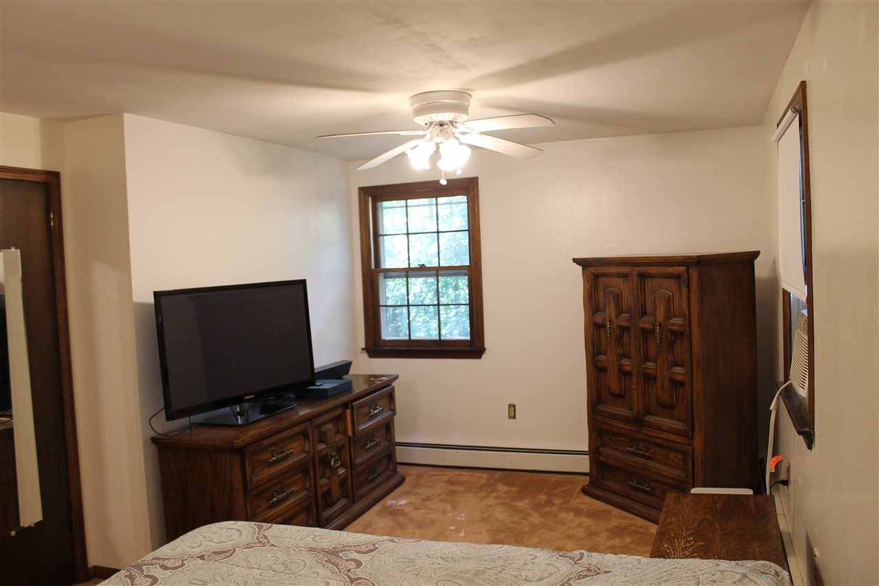2 Thames Road Derry, NH 03038 - Photo 11 of 16