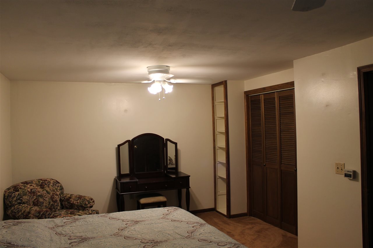 2 Thames Road Derry, NH 03038 - Photo 12 of 16